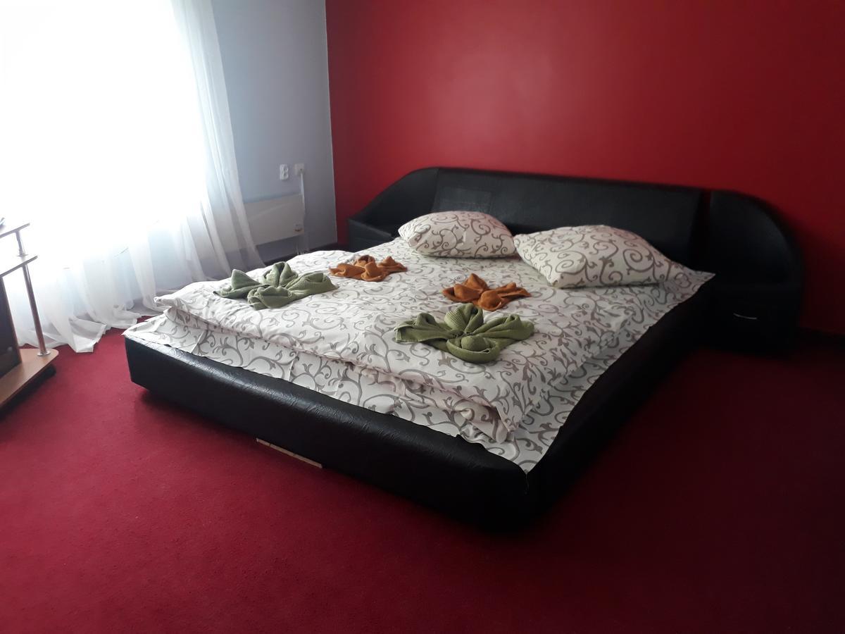 Hotel Apollon Mukaczewo Zewnętrze zdjęcie